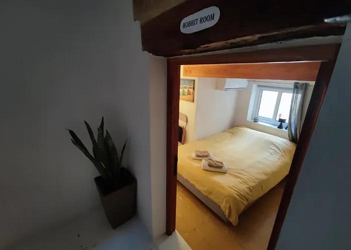 Cosy Bedroom In A Shared Maltese Townhouse